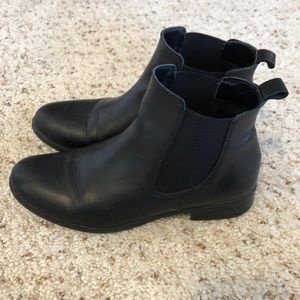 Black Aldo ankle boots